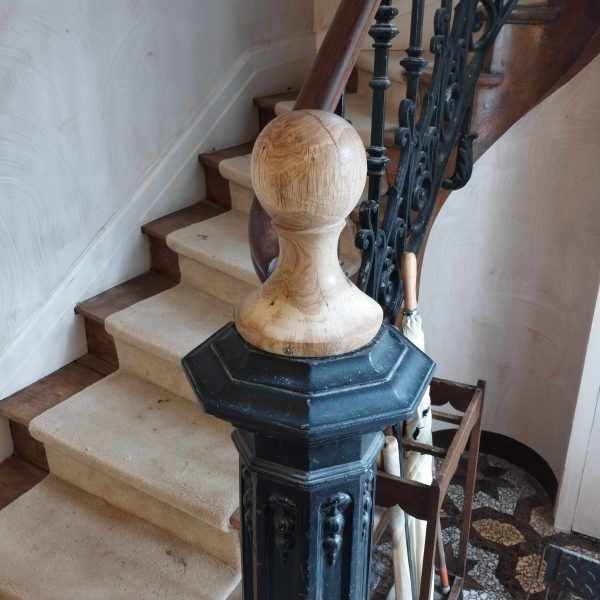 Boule d'escalier en chêne